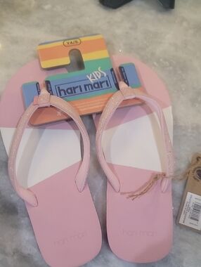 Hari Mari Girls Glitter Flip Flops